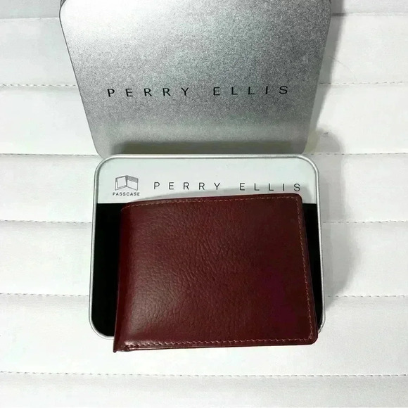 NIB Perry Ellis Portfolio brown leather wallet - Picture 2 of 2